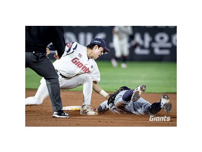 한국 야구팀 경기 중 주루사로 흐름 끊겨 팬들 실망