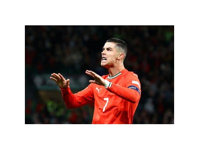 호날두 40세에도 끝장내는 건축물 같은 몸매