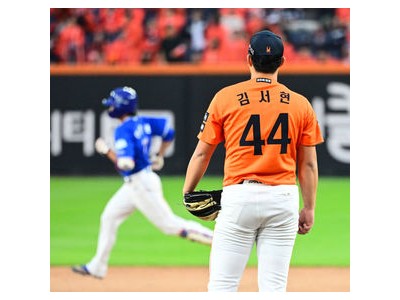 신세계백화점 첫 경기에서 10만 명 넘는 관객 몰려