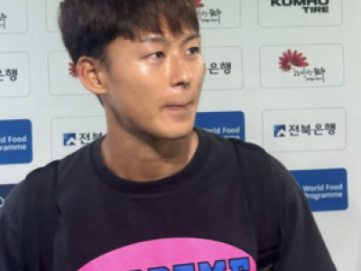 전북현대 감독과 선수 경기 중 신경전 터져 팬들 놀라움